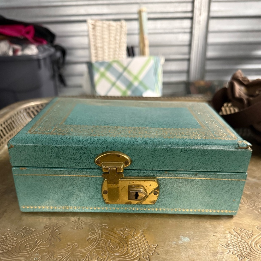 Vintage Jewelry Box Mint Green With Gold Border And Pink Velvet Lining
Inside